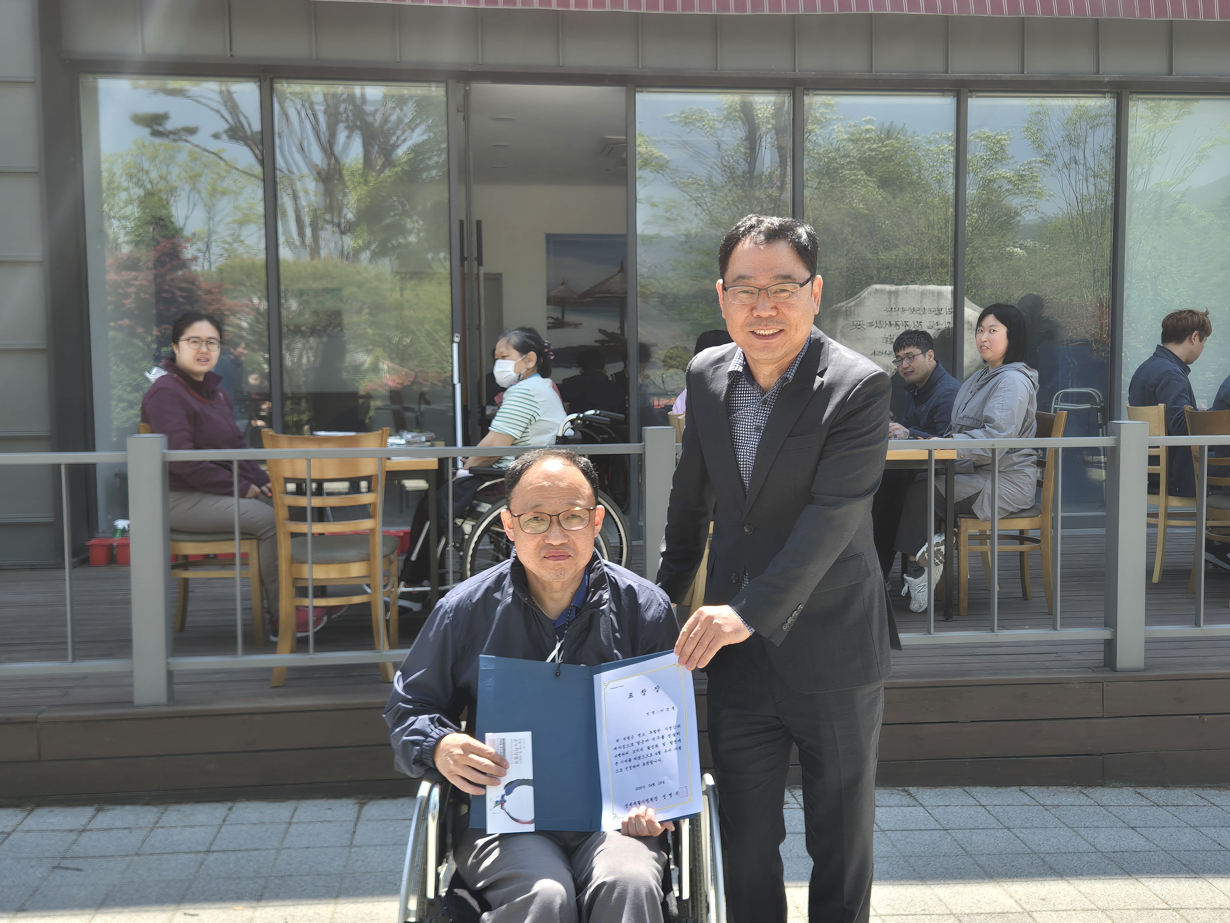 「4월 우수직원」표창