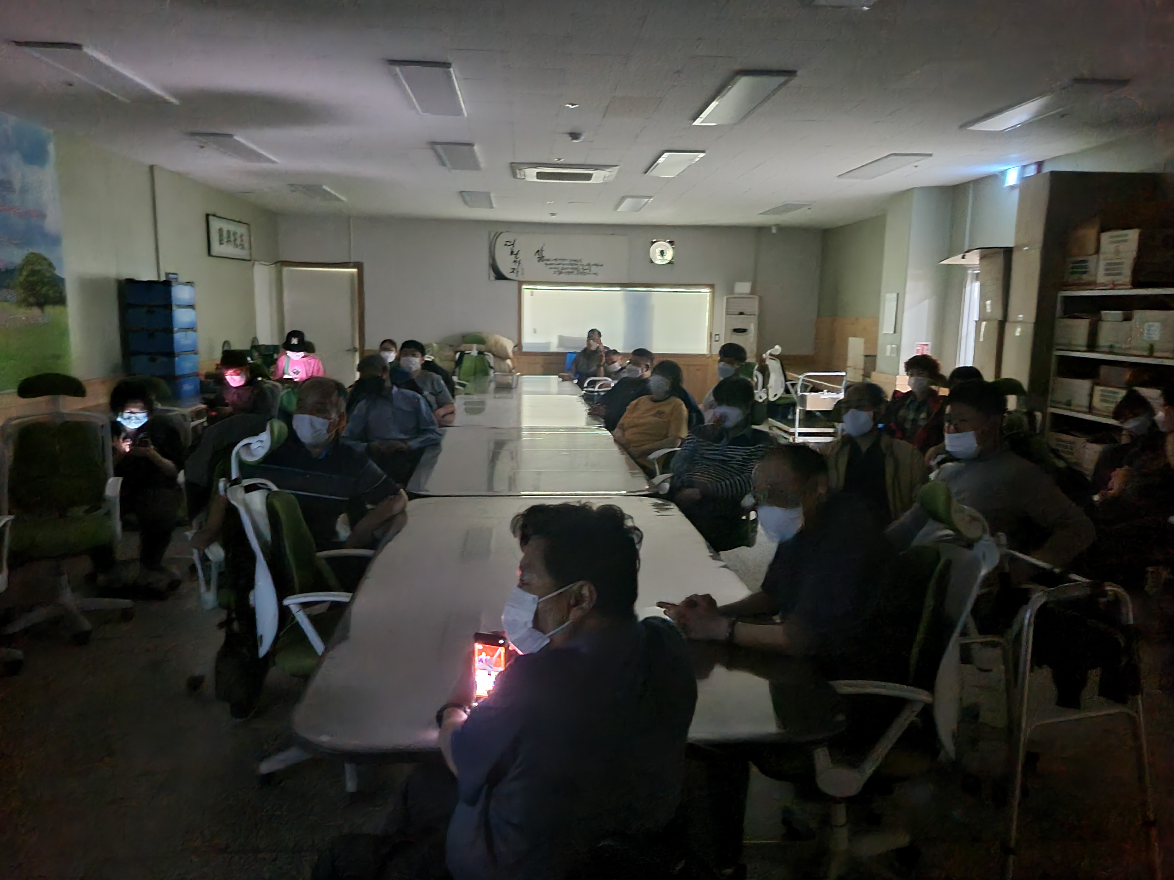  영화 관람(청년경찰)